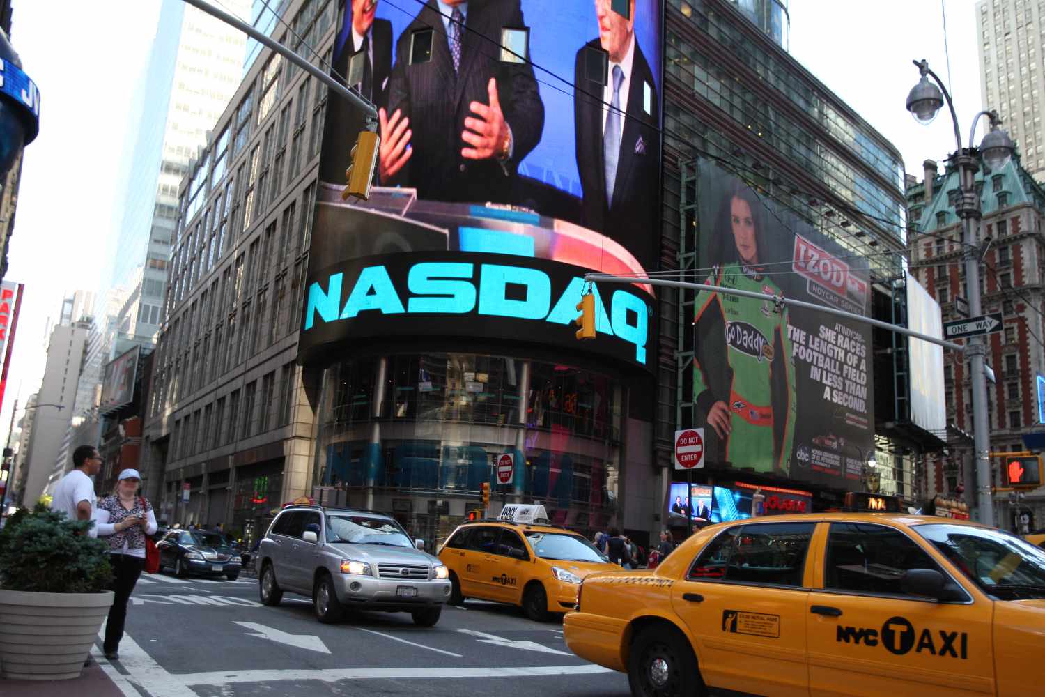 NASDAQ vs Dow Jones: Uncover 4 Crucial Differences